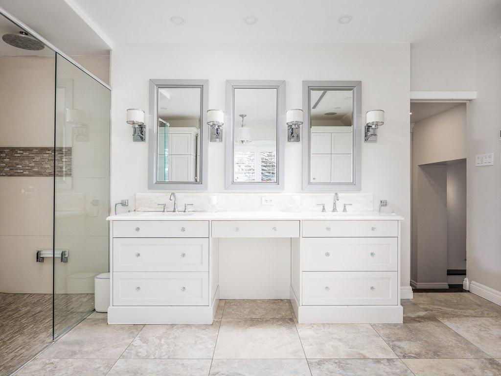 









801


Ch. Caledonia

,
Mont-Royal,




QC
H3R2V2

