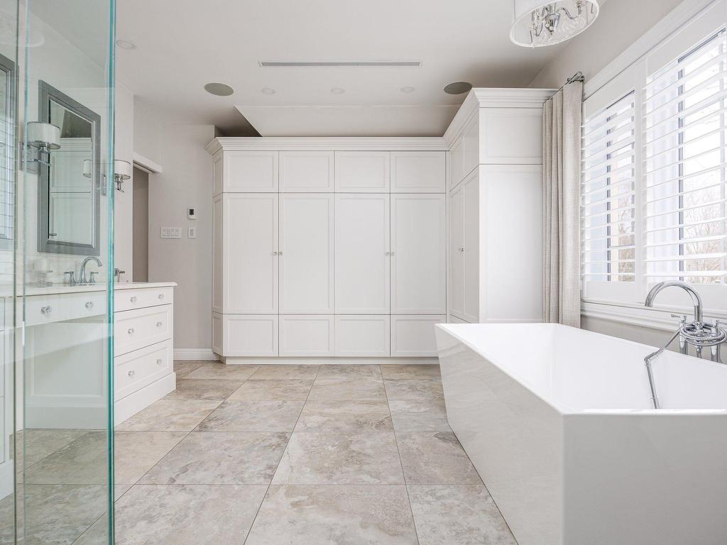 









801


Ch. Caledonia

,
Mont-Royal,




QC
H3R2V2

