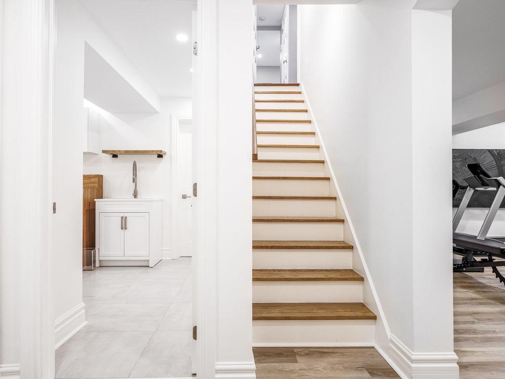 









801


Ch. Caledonia

,
Mont-Royal,




QC
H3R2V2

