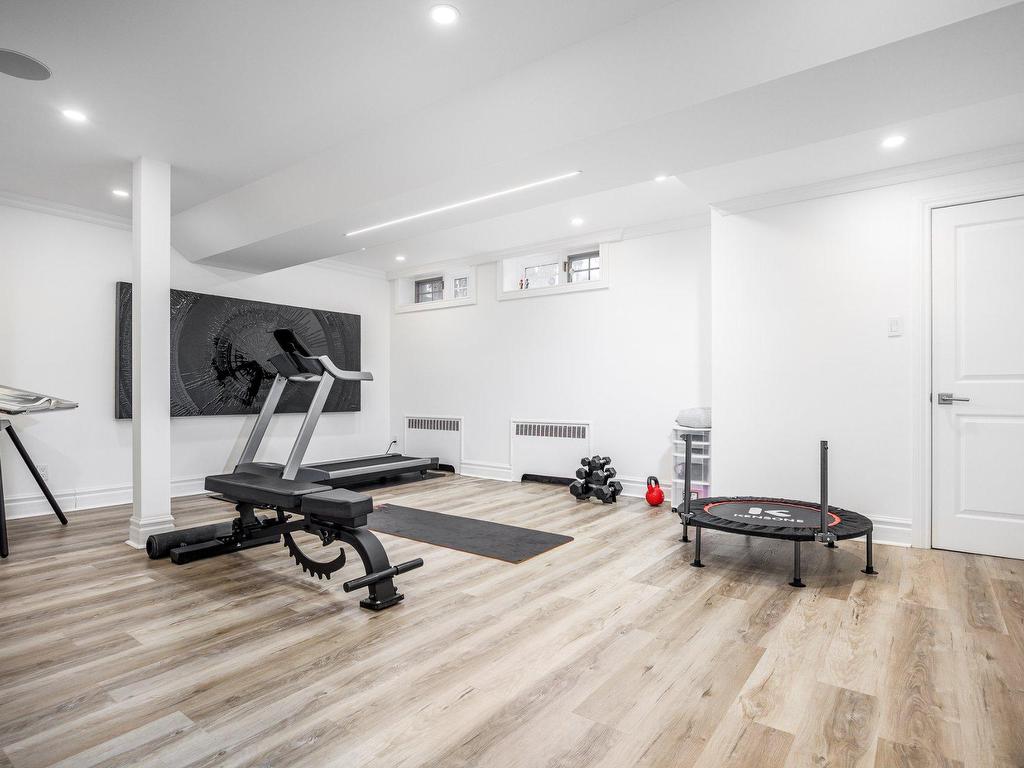 









801


Ch. Caledonia

,
Mont-Royal,




QC
H3R2V2

