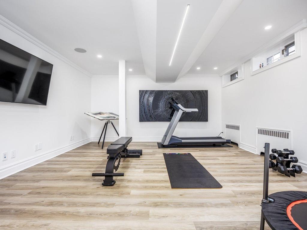 









801


Ch. Caledonia

,
Mont-Royal,




QC
H3R2V2

