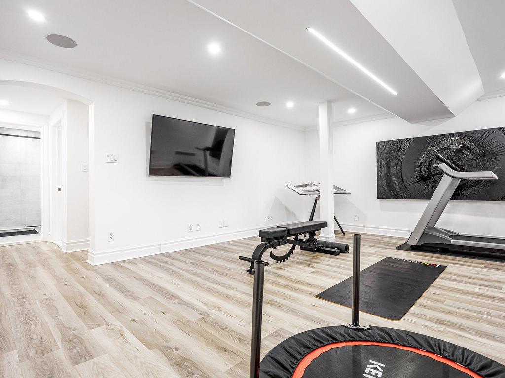 









801


Ch. Caledonia

,
Mont-Royal,




QC
H3R2V2

