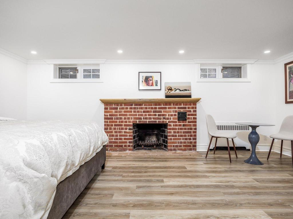 









801


Ch. Caledonia

,
Mont-Royal,




QC
H3R2V2

