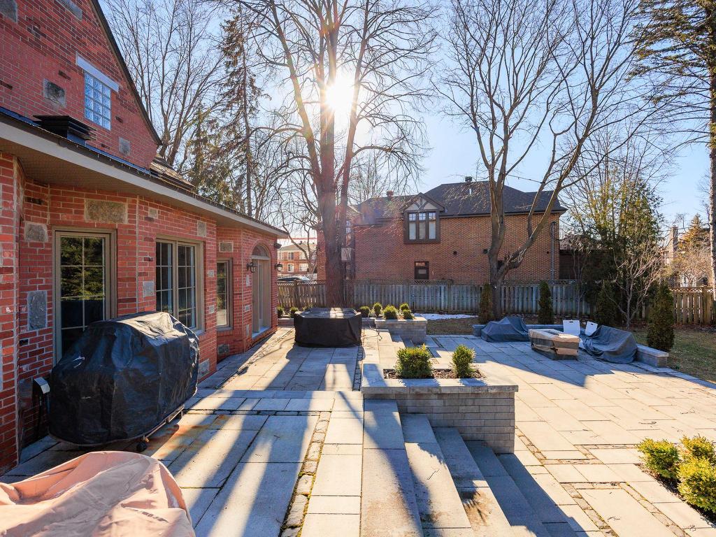 









801


Ch. Caledonia

,
Mont-Royal,




QC
H3R2V2

