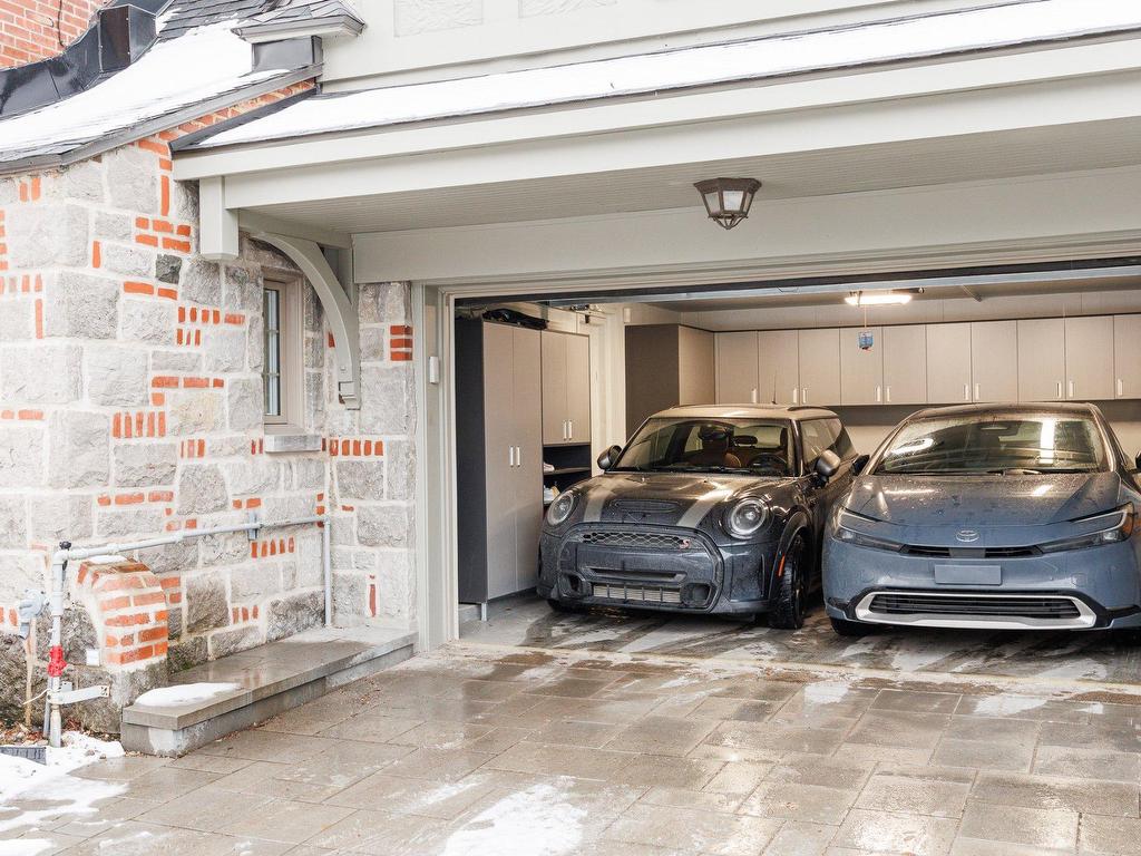 









801


Ch. Caledonia

,
Mont-Royal,




QC
H3R2V2

