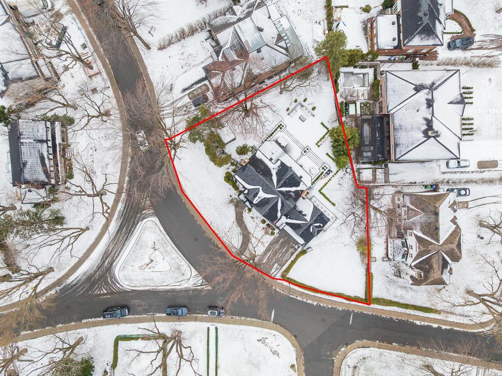 









801


Ch. Caledonia

,
Mont-Royal,




QC
H3R2V2

