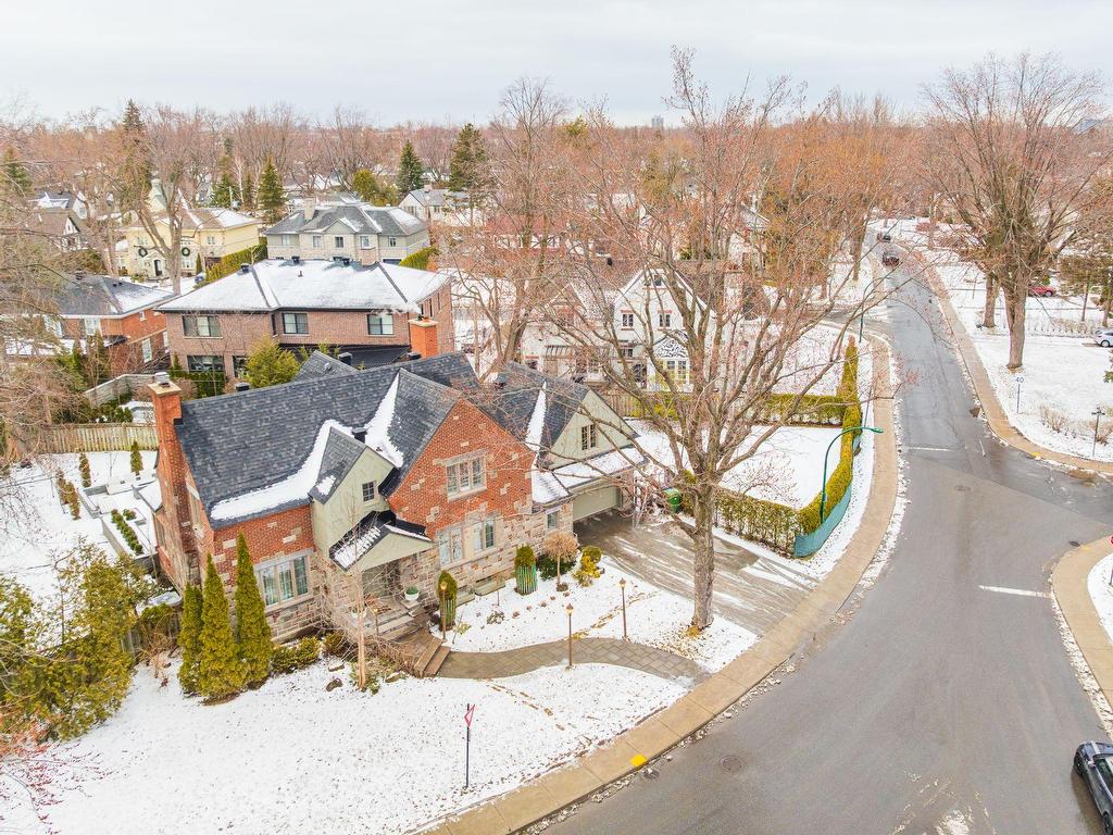 









801


Ch. Caledonia

,
Mont-Royal,




QC
H3R2V2

