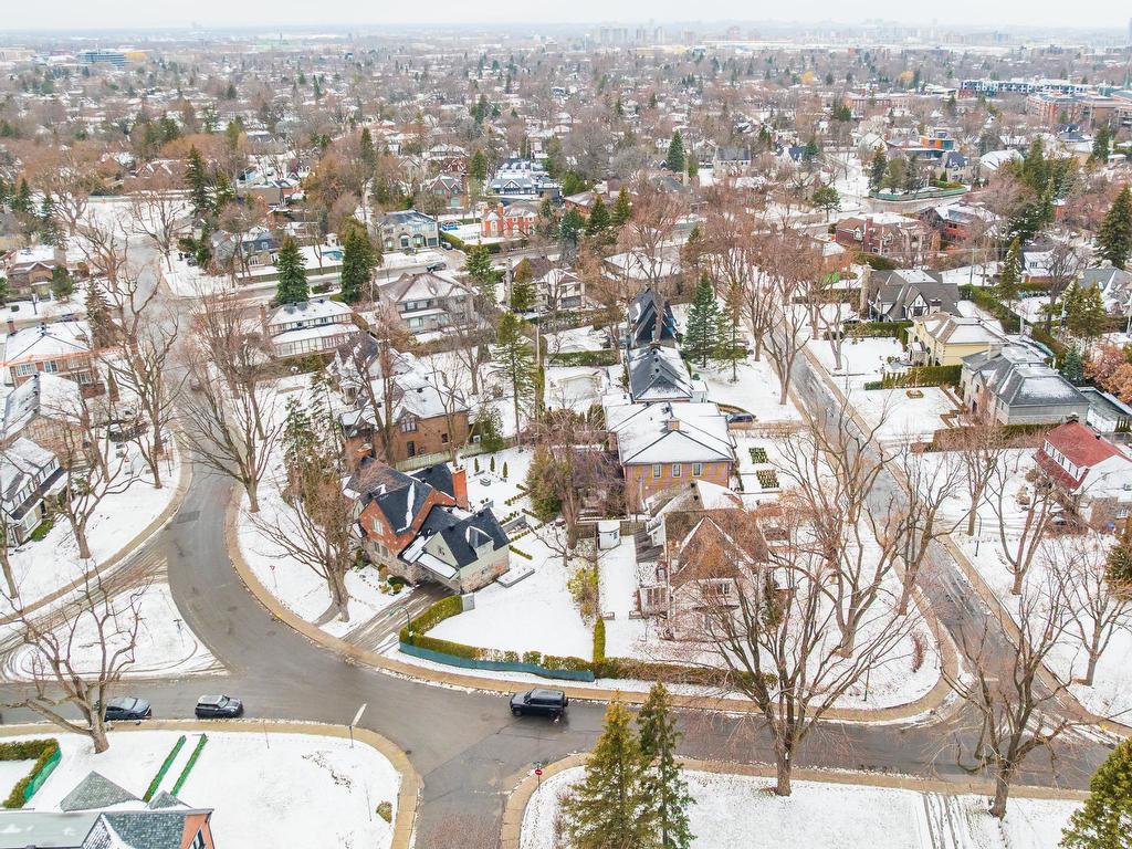 









801


Ch. Caledonia

,
Mont-Royal,




QC
H3R2V2

