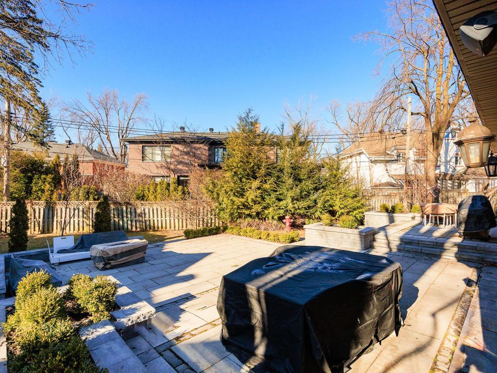 









801


Ch. Caledonia

,
Mont-Royal,




QC
H3R2V2

