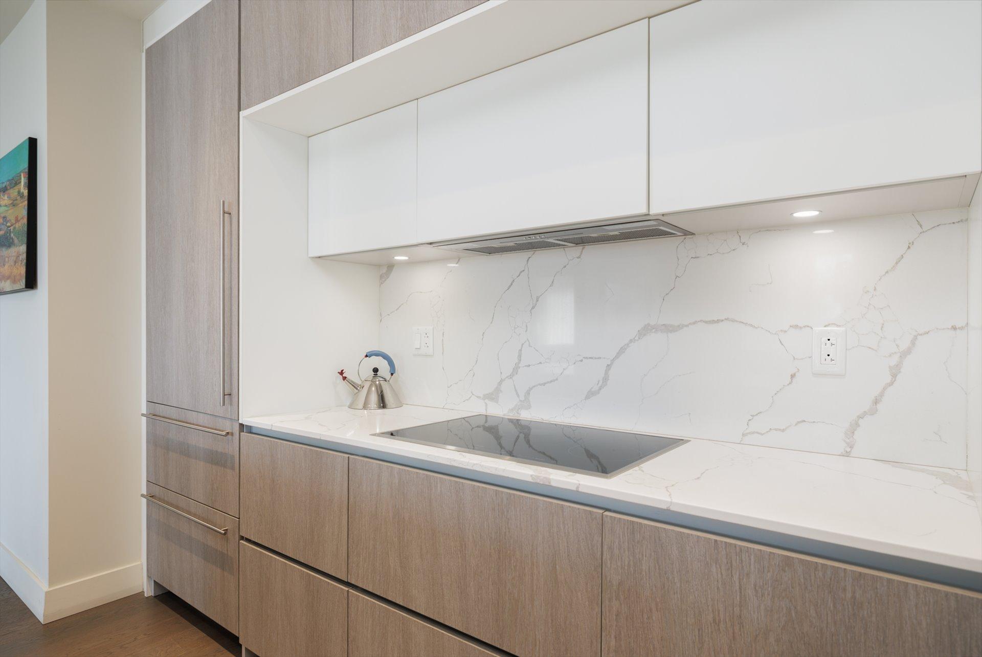 









36


Ch. du Bord-du-Lac-Lakeshore

, 501,
Pointe-Claire,




QC
H9S0B3

