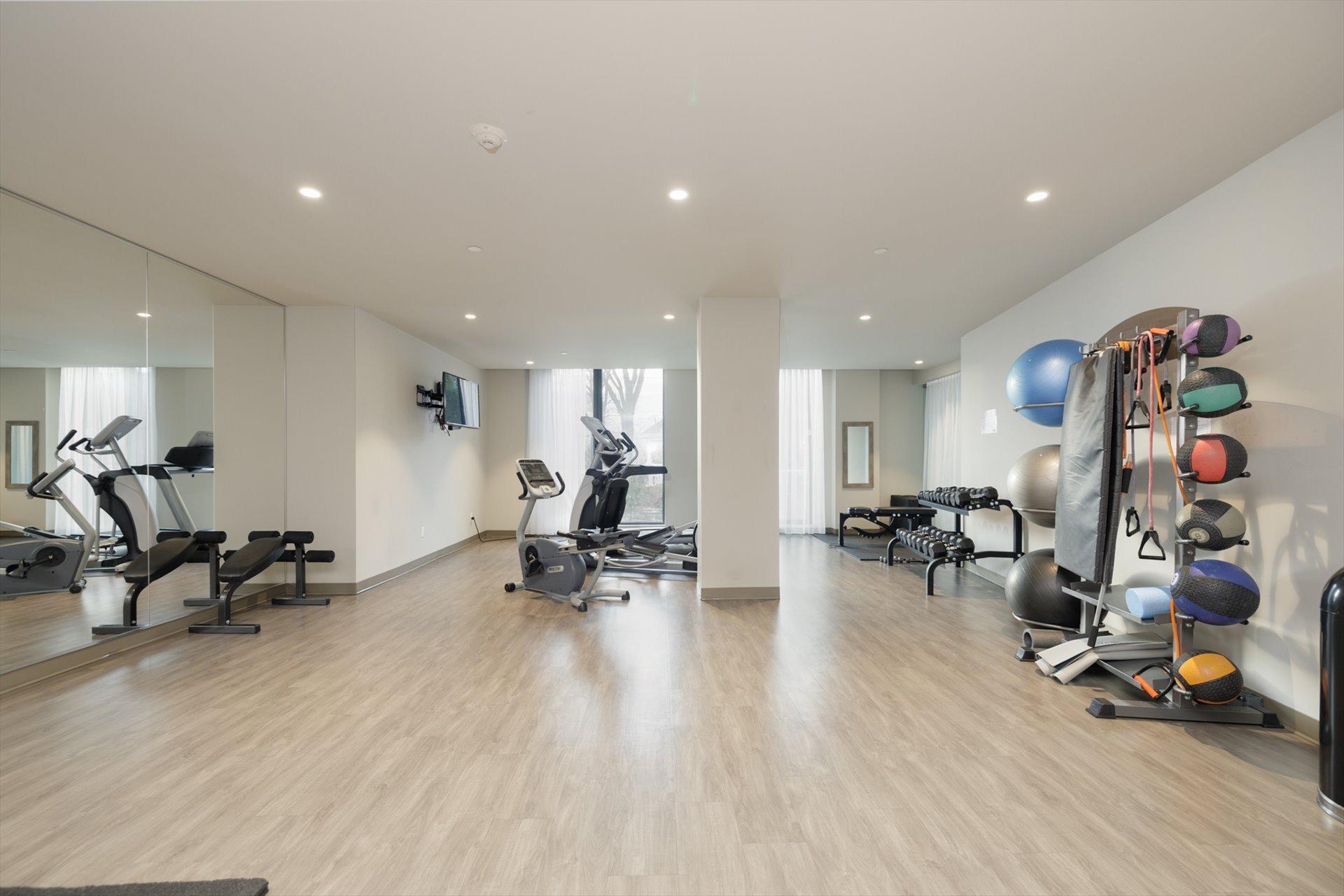 









36


Ch. du Bord-du-Lac-Lakeshore

, 501,
Pointe-Claire,




QC
H9S0B3

