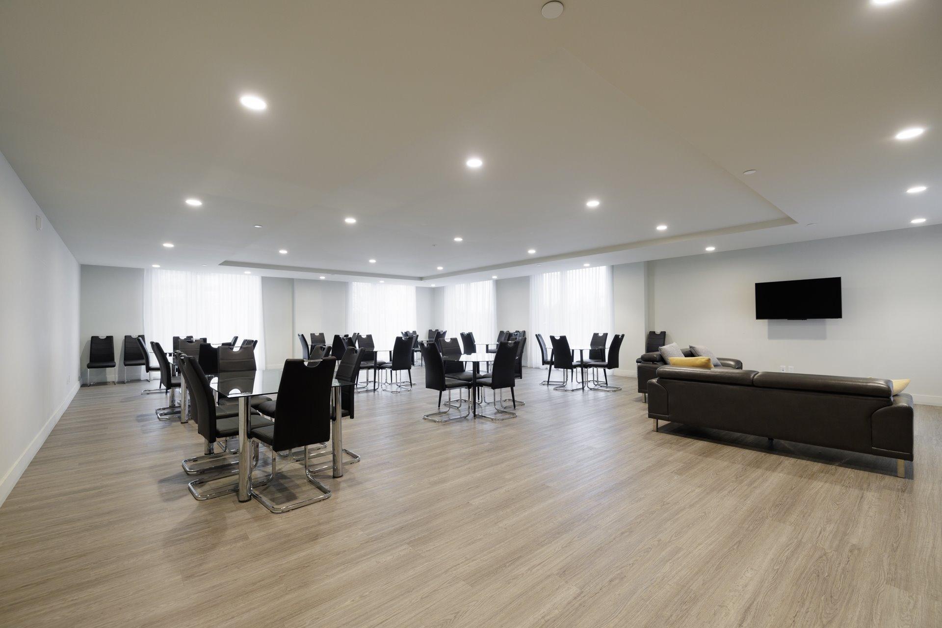 









36


Ch. du Bord-du-Lac-Lakeshore

, 501,
Pointe-Claire,




QC
H9S0B3

