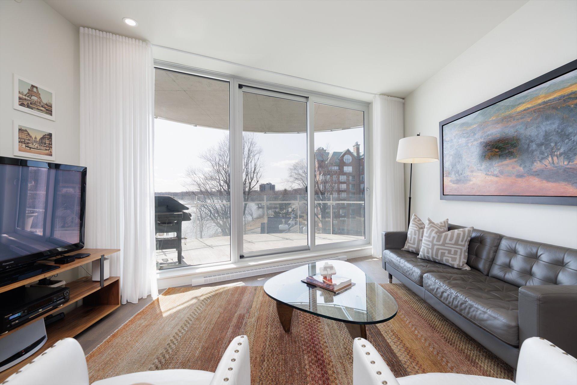 









36


Ch. du Bord-du-Lac-Lakeshore

, 501,
Pointe-Claire,




QC
H9S0B3

