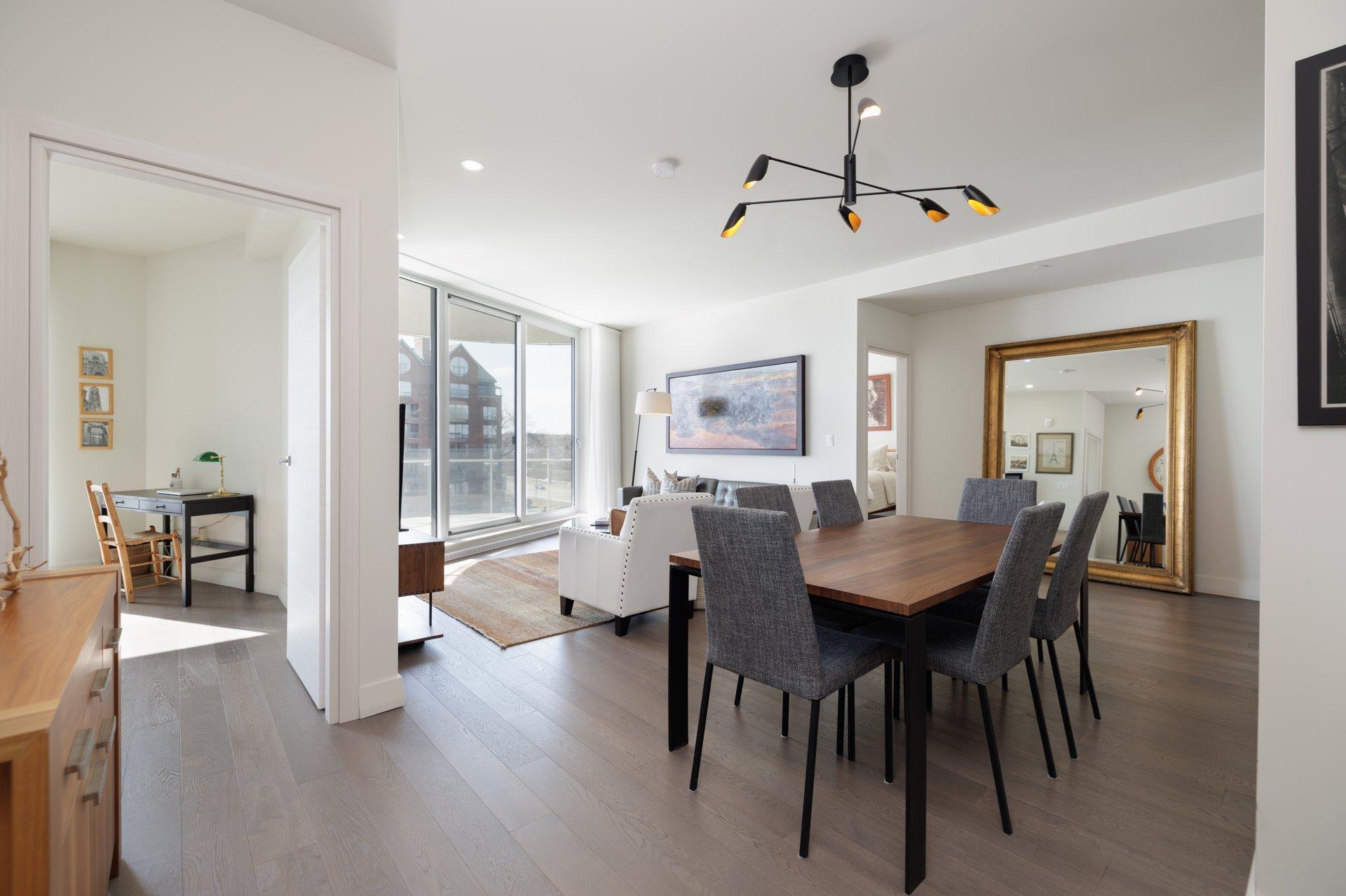 









36


Ch. du Bord-du-Lac-Lakeshore

, 501,
Pointe-Claire,




QC
H9S0B3

