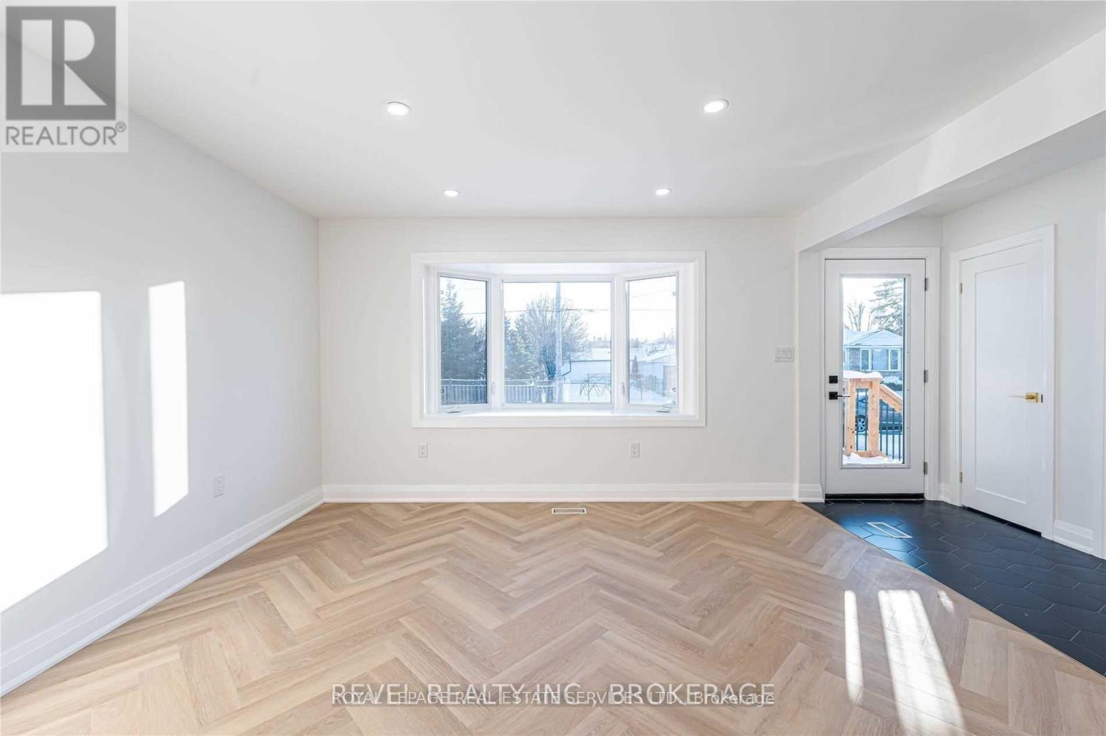 












UPPER - 33 CALLIE ROAD

,
Hamilton,




Ontario
L9A1Z8

