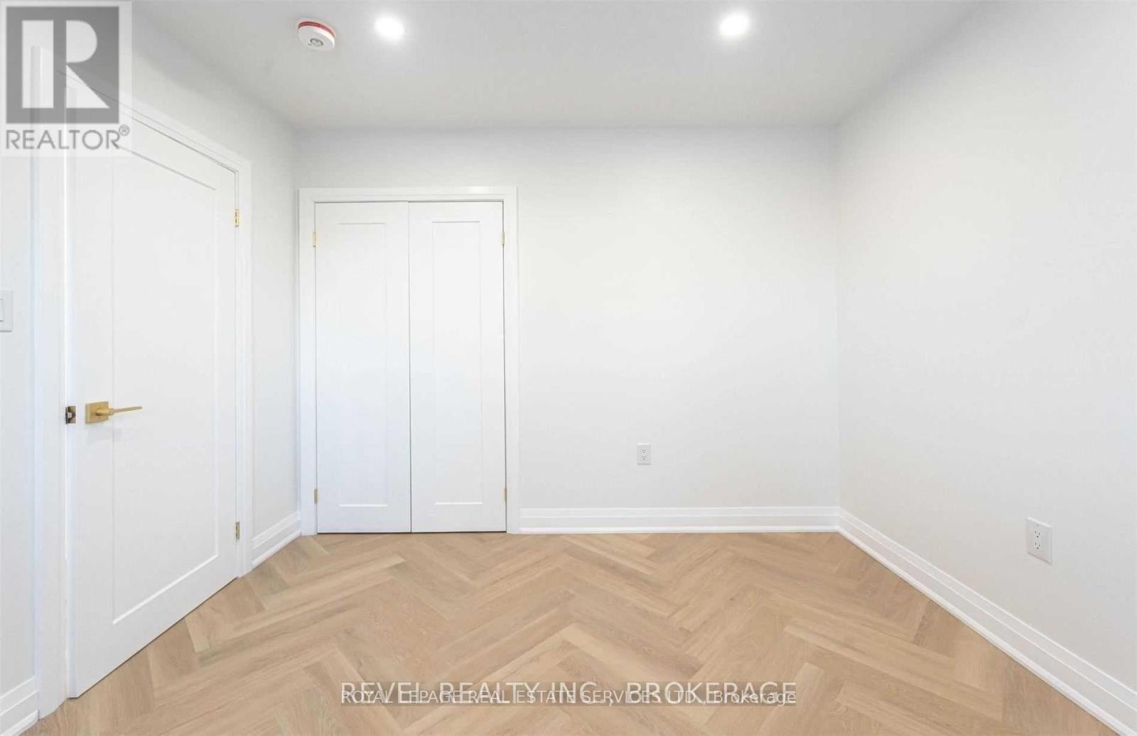 












UPPER - 33 CALLIE ROAD

,
Hamilton,




Ontario
L9A1Z8

