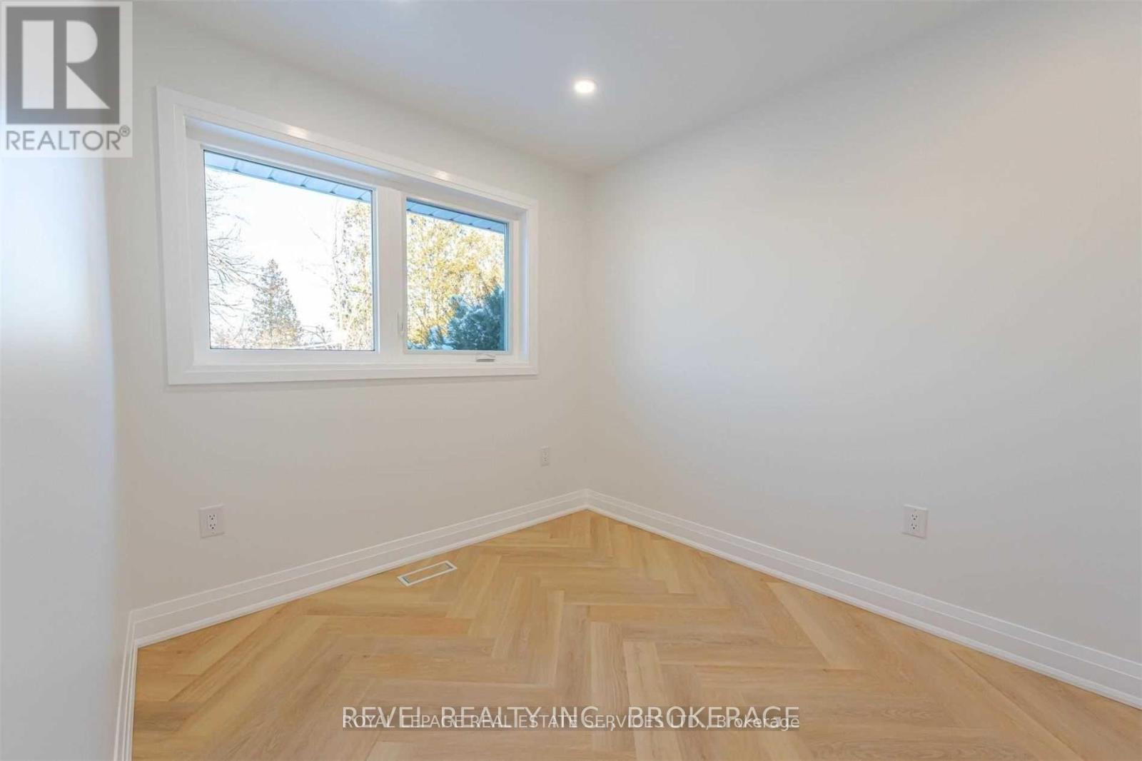 












UPPER - 33 CALLIE ROAD

,
Hamilton,




Ontario
L9A1Z8


