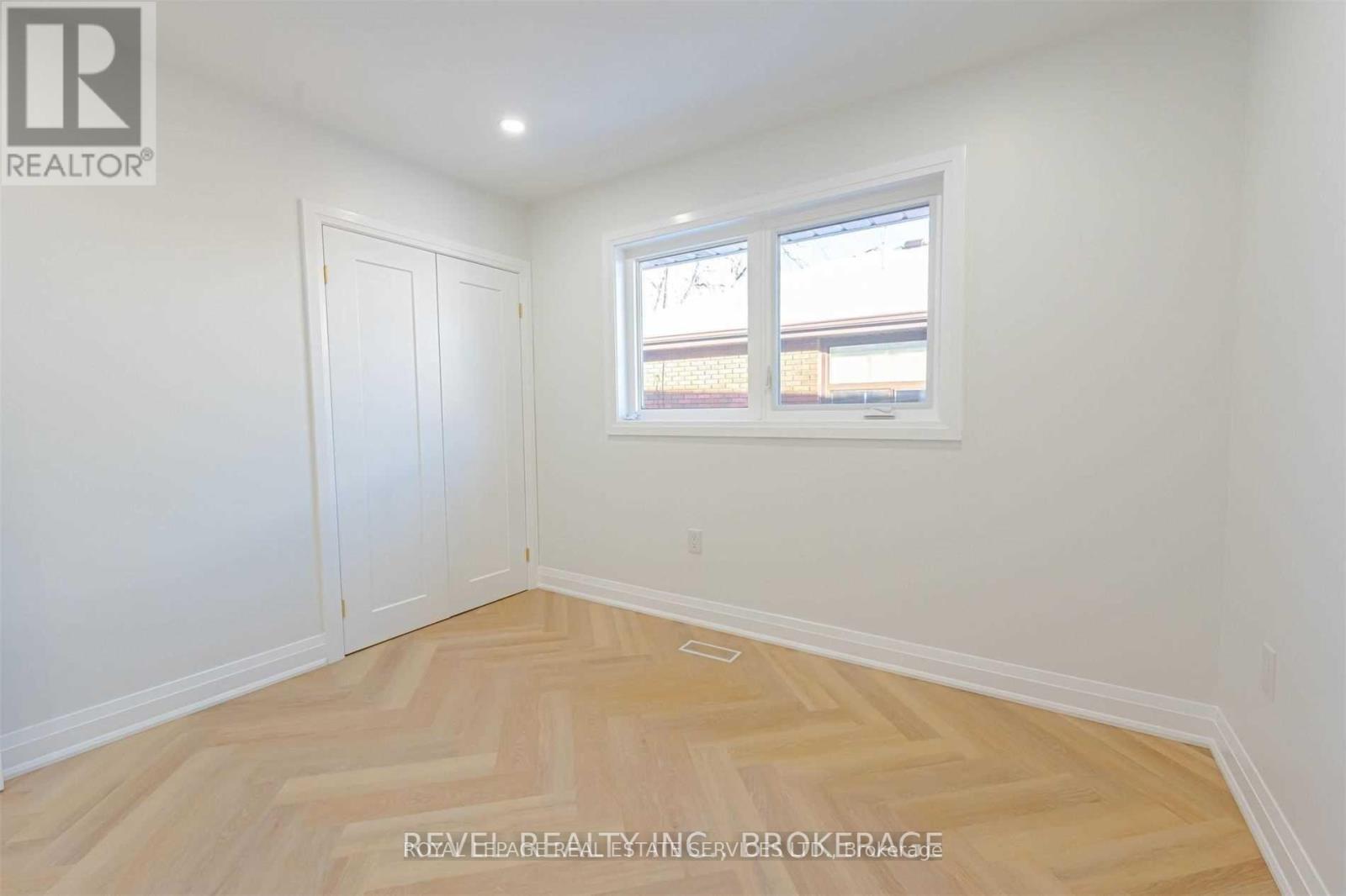 












UPPER - 33 CALLIE ROAD

,
Hamilton,




Ontario
L9A1Z8

