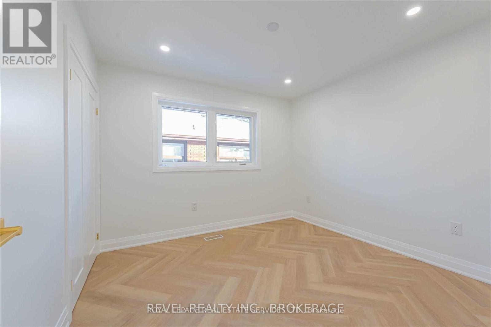 












UPPER - 33 CALLIE ROAD

,
Hamilton,




Ontario
L9A1Z8

