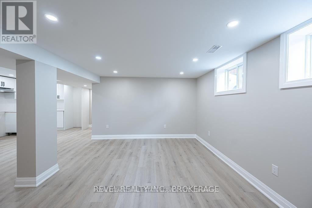 












LOWER - 33 CALLIE ROAD

,
Hamilton,




Ontario
L9A1Z8


