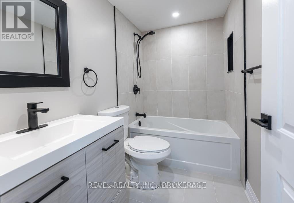 












LOWER - 33 CALLIE ROAD

,
Hamilton,




Ontario
L9A1Z8

