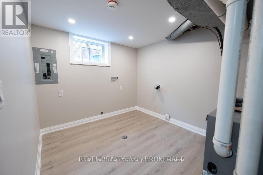 












LOWER - 33 CALLIE ROAD

,
Hamilton,




Ontario
L9A1Z8


