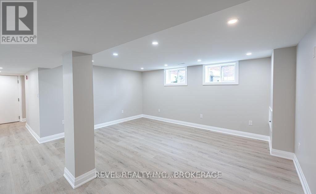 












LOWER - 33 CALLIE ROAD

,
Hamilton,




Ontario
L9A1Z8

