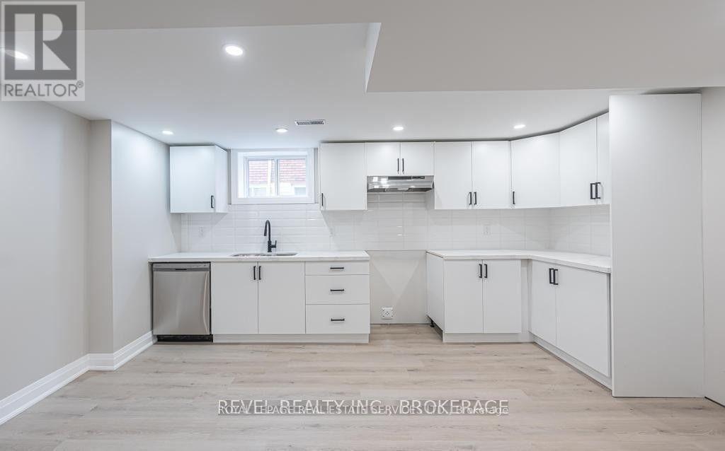 












LOWER - 33 CALLIE ROAD

,
Hamilton,




Ontario
L9A1Z8

