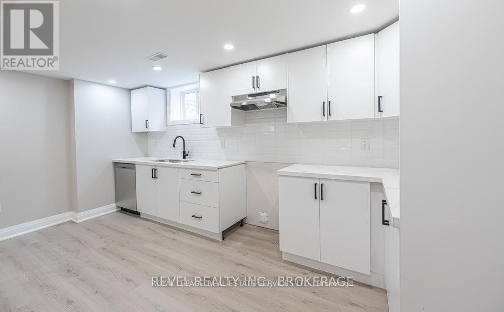 












LOWER - 33 CALLIE ROAD

,
Hamilton,




Ontario
L9A1Z8

