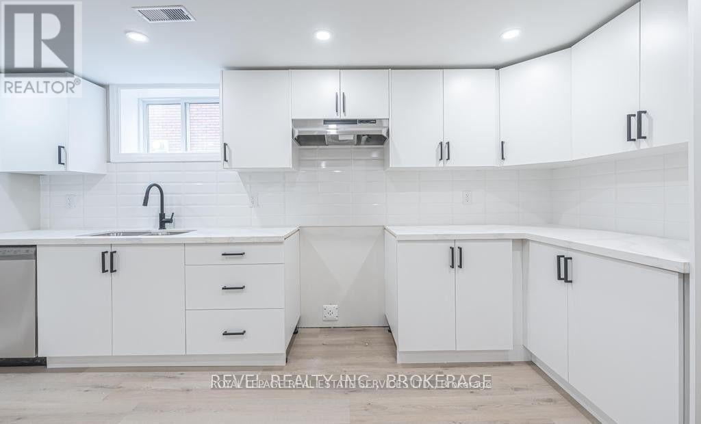 












LOWER - 33 CALLIE ROAD

,
Hamilton,




Ontario
L9A1Z8

