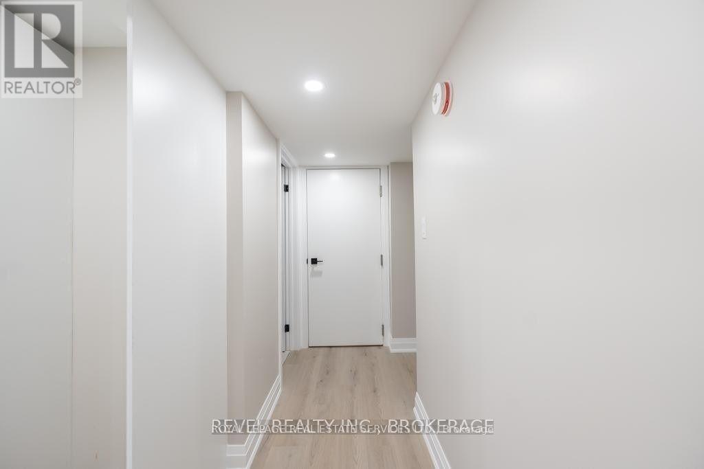 












LOWER - 33 CALLIE ROAD

,
Hamilton,




Ontario
L9A1Z8

