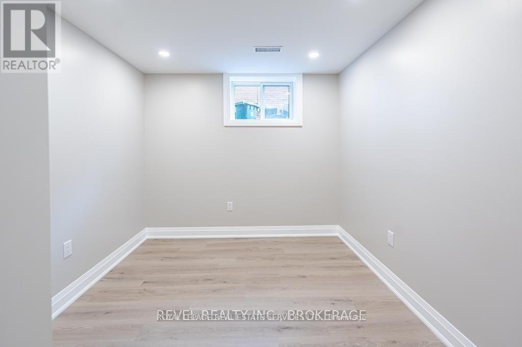 












LOWER - 33 CALLIE ROAD

,
Hamilton,




Ontario
L9A1Z8

