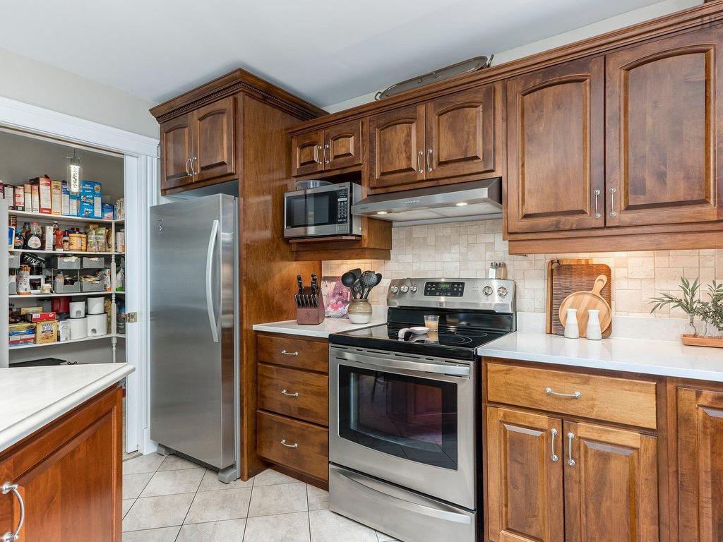 












32 Halewood Drive

,
Falmouth,




NS
B0P 1L0

