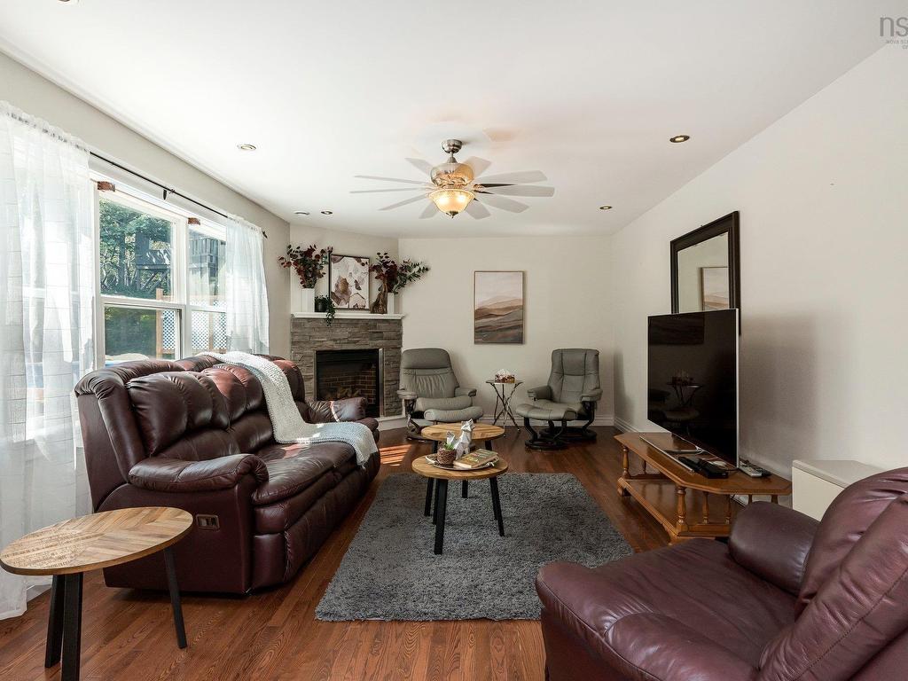 












32 Halewood Drive

,
Falmouth,




NS
B0P 1L0

