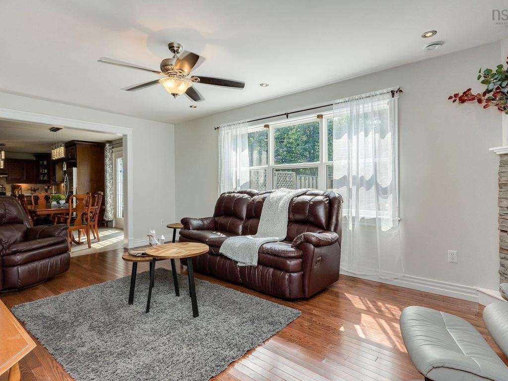 












32 Halewood Drive

,
Falmouth,




NS
B0P 1L0

