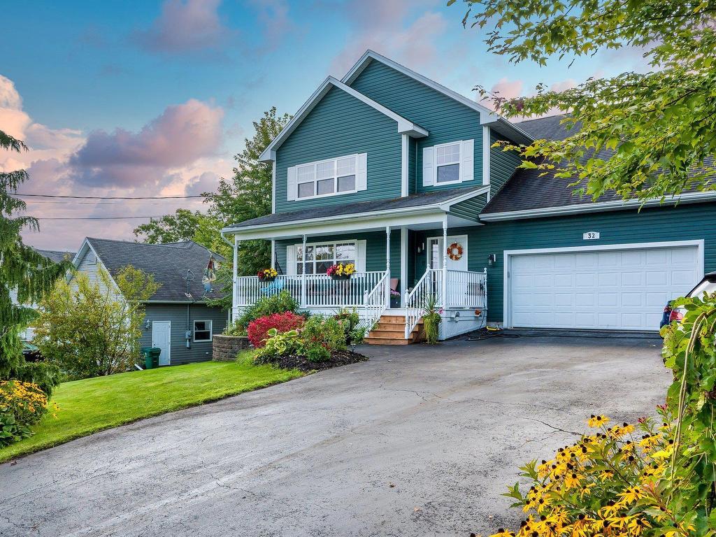 












32 Halewood Drive

,
Falmouth,




NS
B0P 1L0

