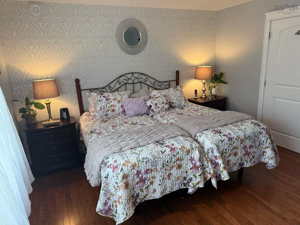 












32 Halewood Drive

,
Falmouth,




NS
B0P 1L0

