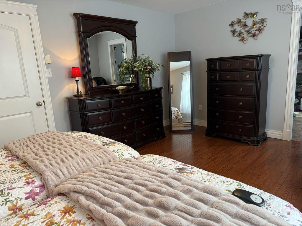 












32 Halewood Drive

,
Falmouth,




NS
B0P 1L0

