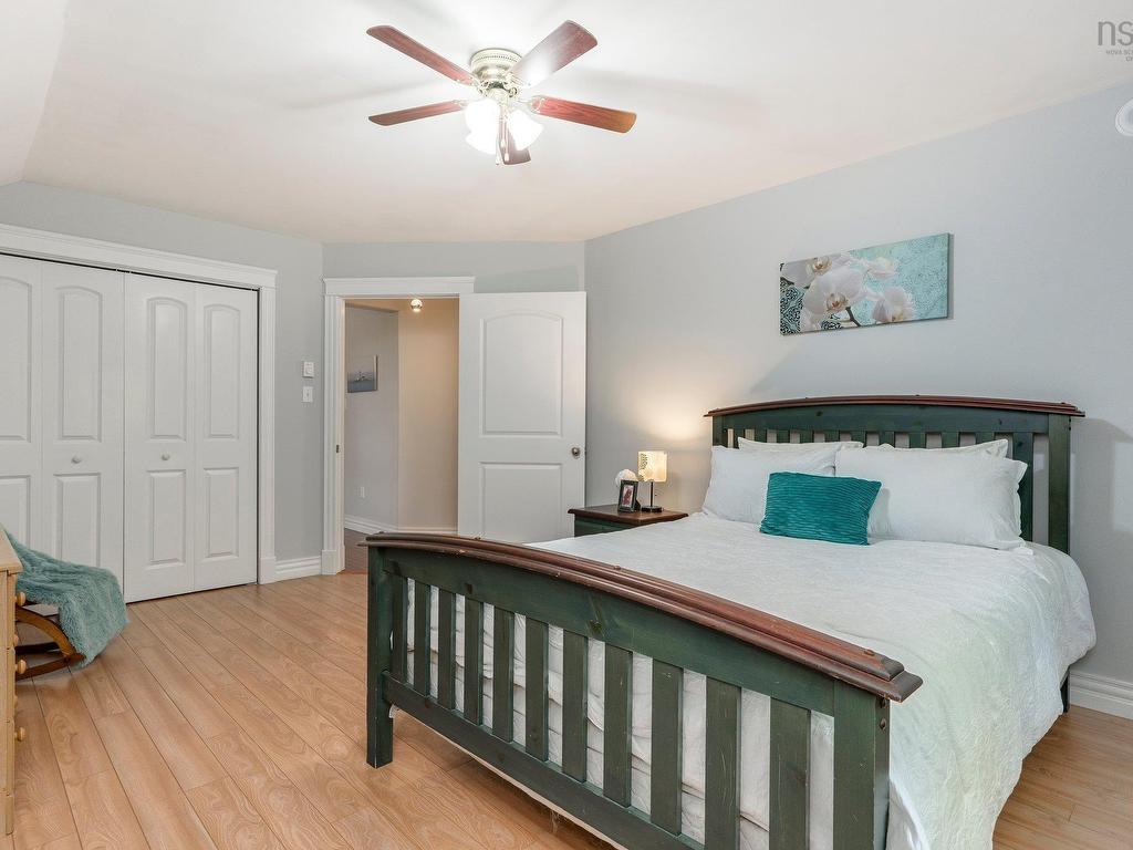 












32 Halewood Drive

,
Falmouth,




NS
B0P 1L0

