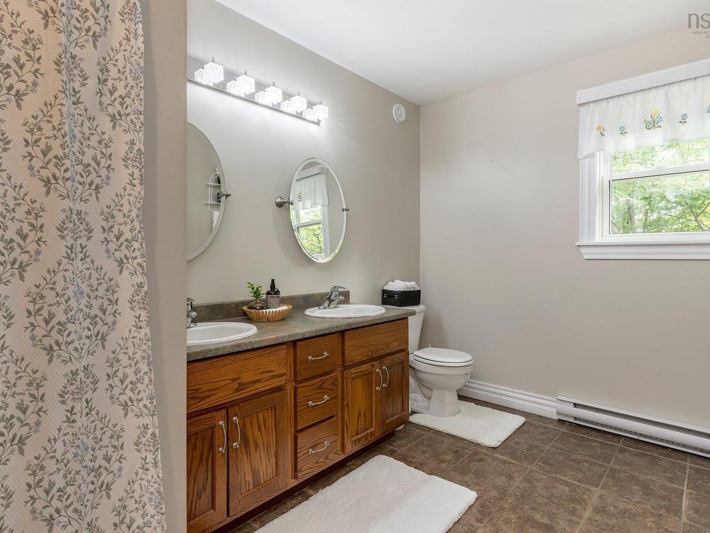 












32 Halewood Drive

,
Falmouth,




NS
B0P 1L0

