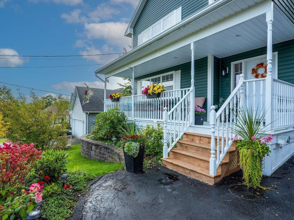 












32 Halewood Drive

,
Falmouth,




NS
B0P 1L0

