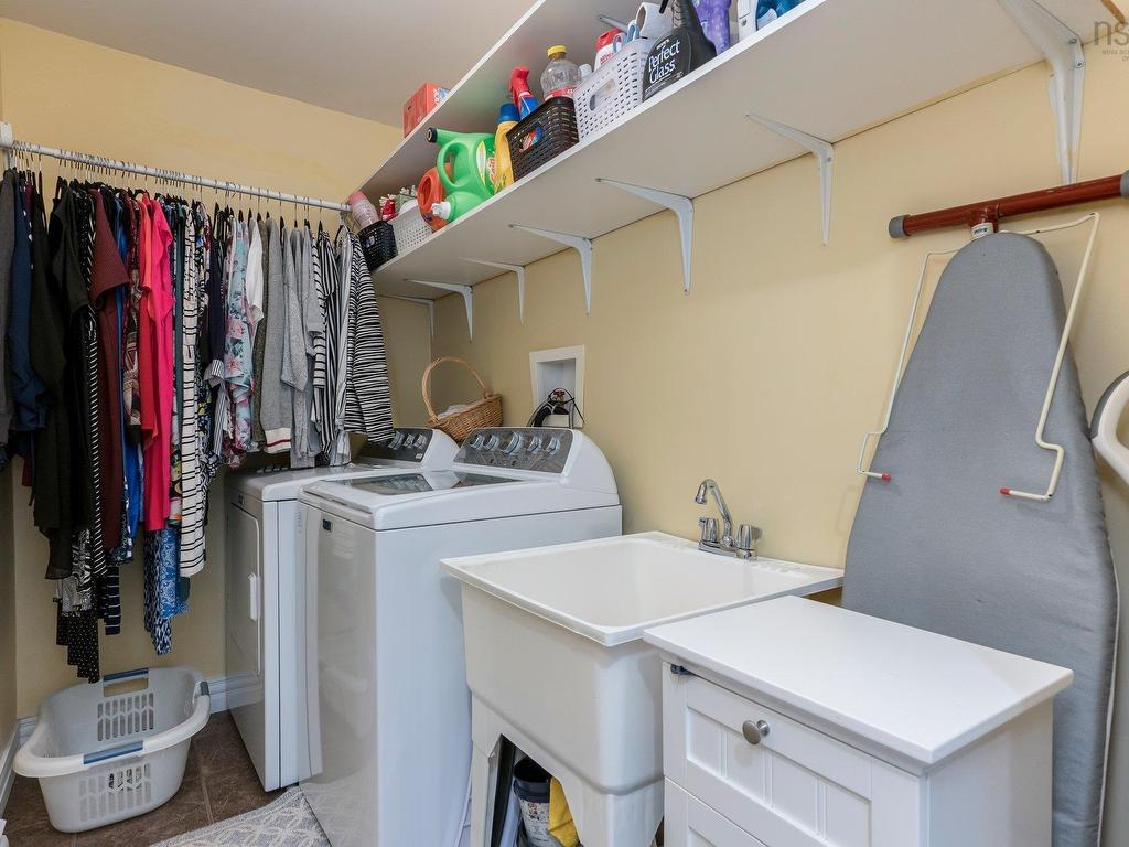 












32 Halewood Drive

,
Falmouth,




NS
B0P 1L0

