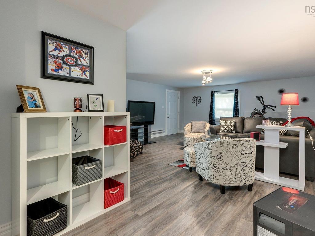












32 Halewood Drive

,
Falmouth,




NS
B0P 1L0

