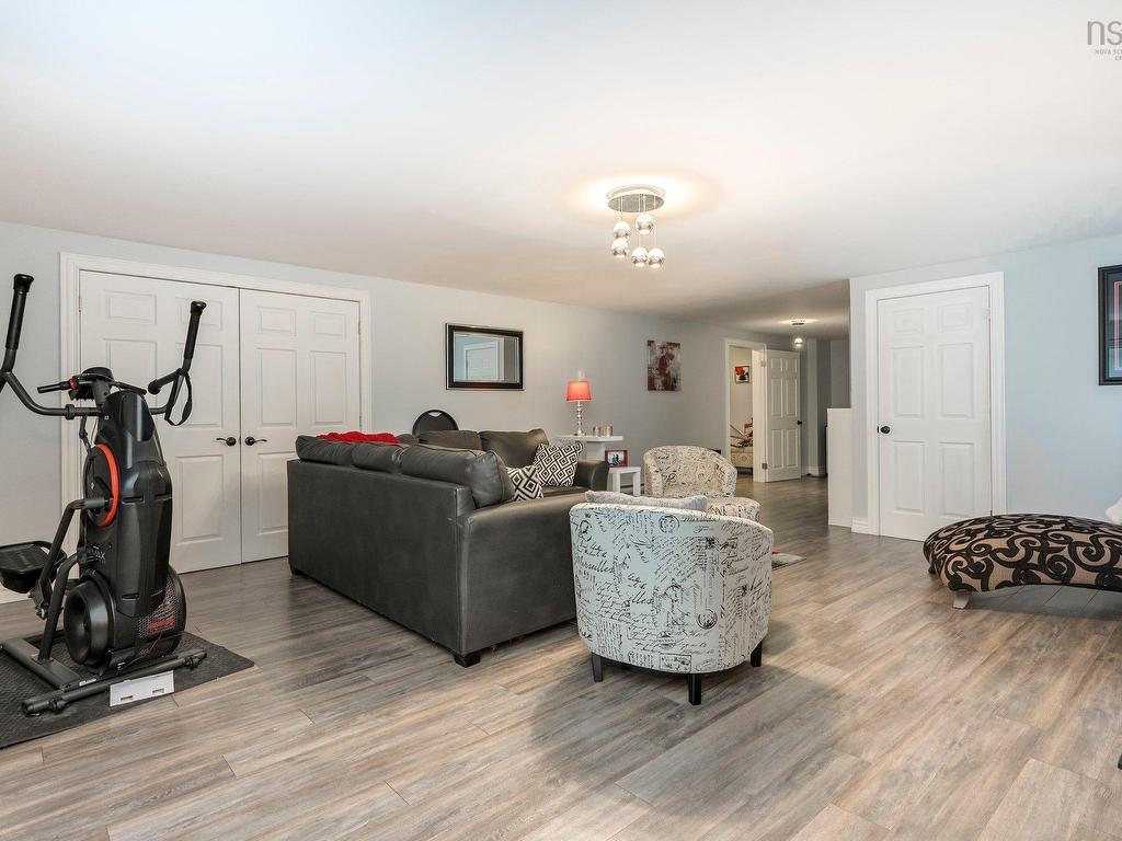 












32 Halewood Drive

,
Falmouth,




NS
B0P 1L0

