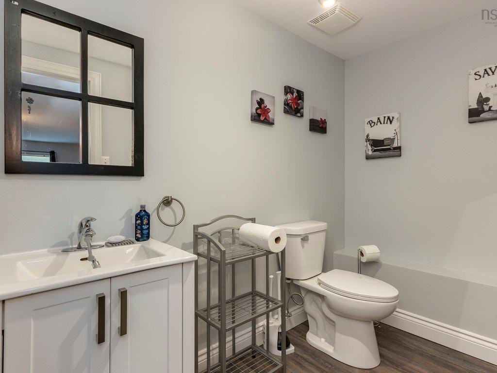 












32 Halewood Drive

,
Falmouth,




NS
B0P 1L0

