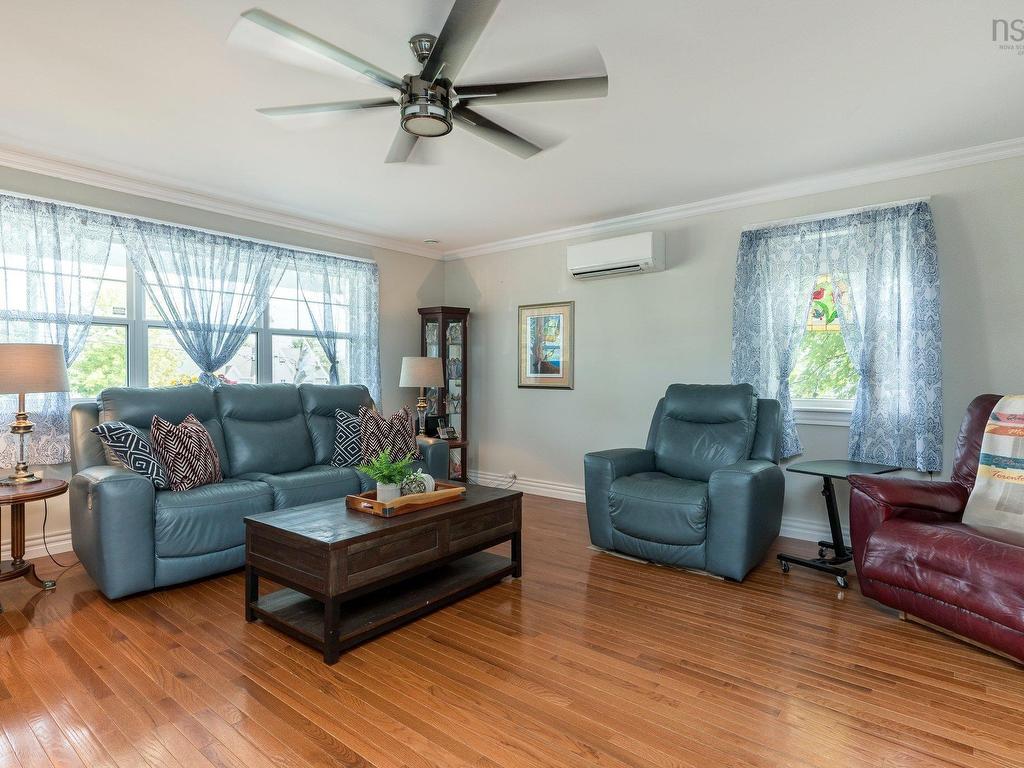 












32 Halewood Drive

,
Falmouth,




NS
B0P 1L0

