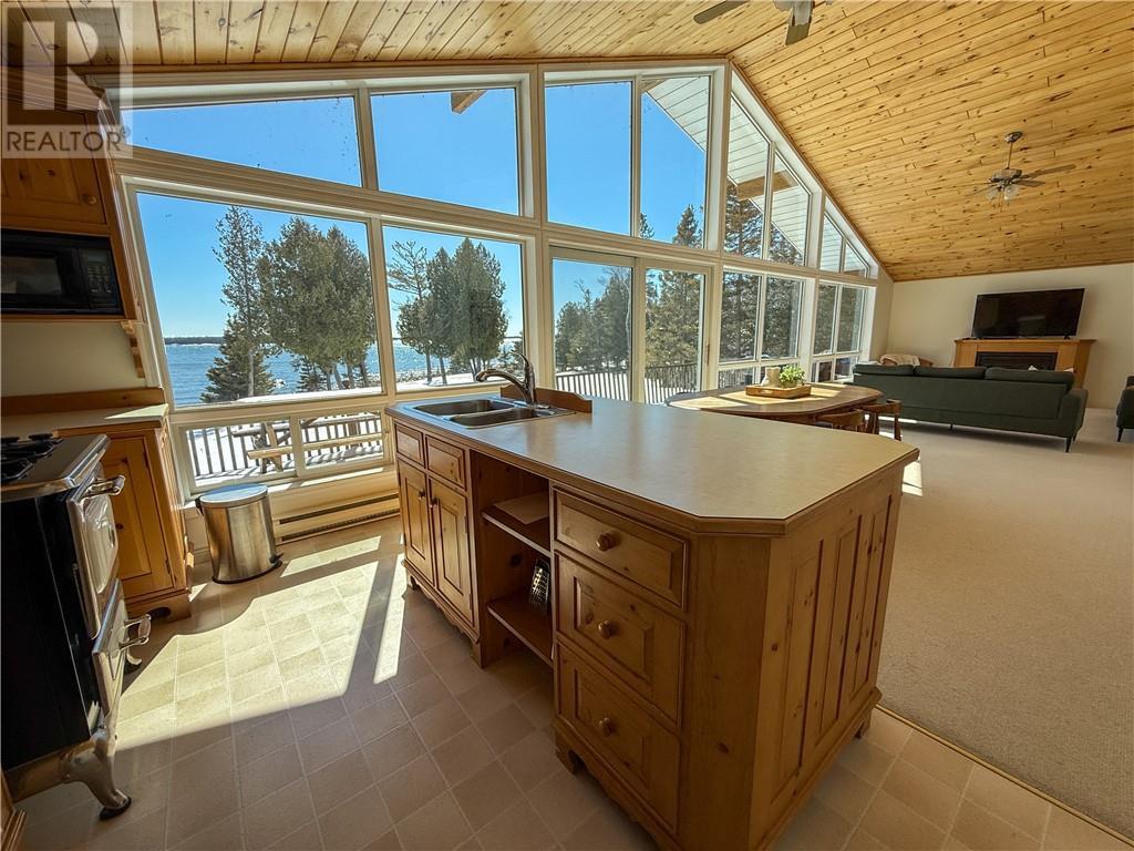 












150 Pennie Avenue

,
Tehkummah, Manitoulin Island,




Ontario
P0P2C0

