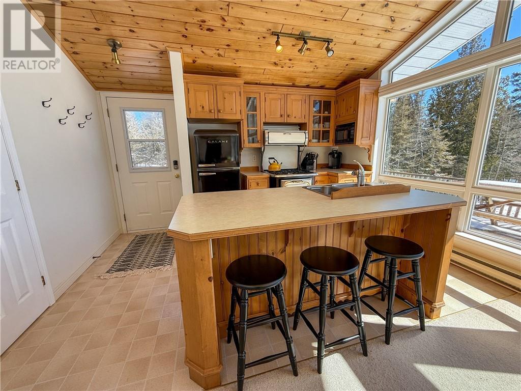 












150 Pennie Avenue

,
Tehkummah, Manitoulin Island,




Ontario
P0P2C0


