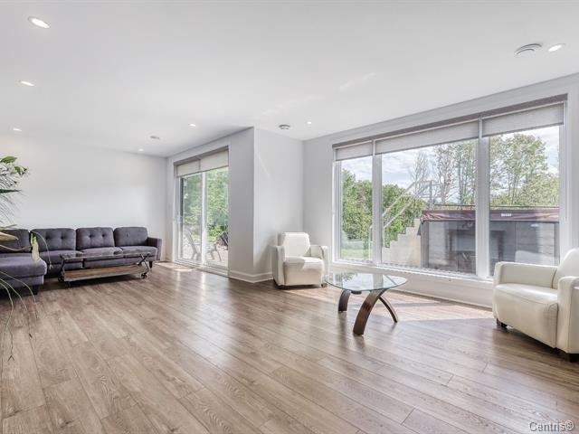 









270


Ch. H.-Zurenski

, A,
Val-des-Monts,




QC
J8N5J2

