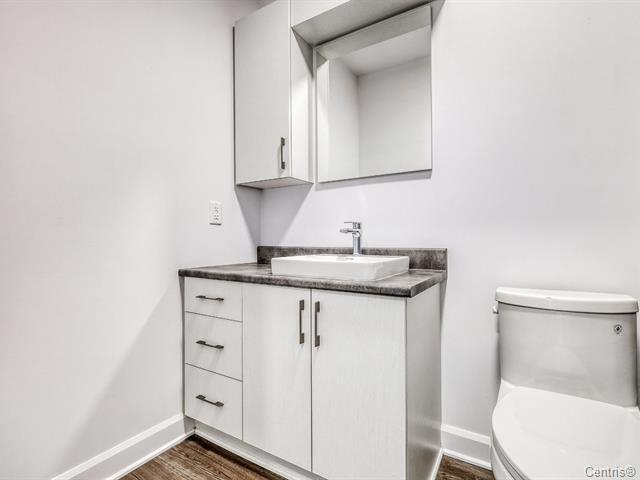 









270


Ch. H.-Zurenski

, A,
Val-des-Monts,




QC
J8N5J2

